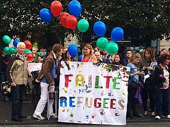 Thousands join in Dublin Refug...
